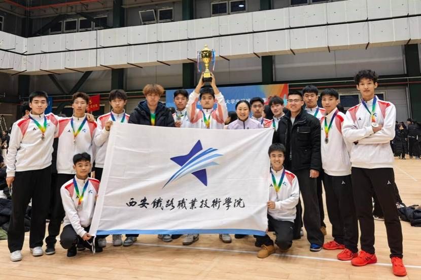 一群穿制服的人 AI 生成的内容可能不正确。